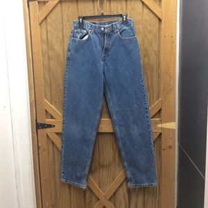 Women’s Levi straight leg loose fit jeans size 8